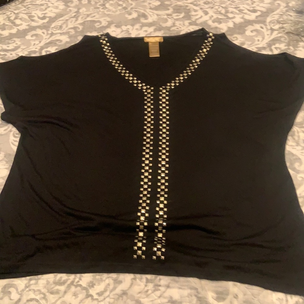 Black shirt sleeve cold shoulder T-shirt-with gold matte studs XXL/2X